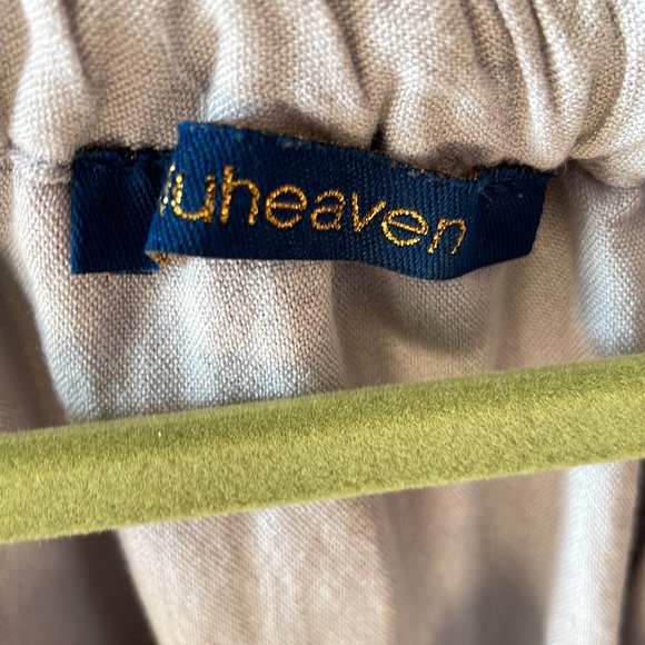 Beautiful off the shoulder top - Picture 3 of 8